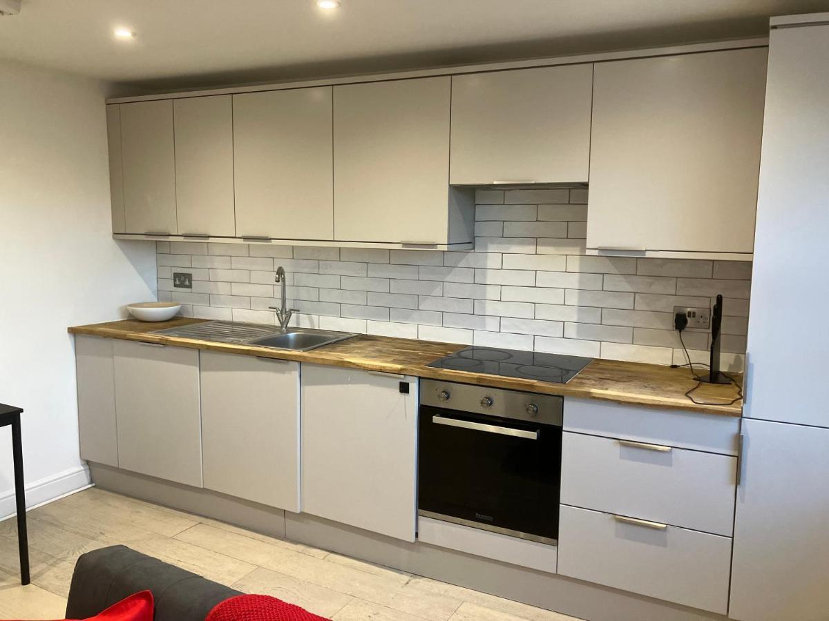 Magnificent Refurbished 1 Bed Flat Few Steps To High St ! - 4 East House Apartment Epsom Exterior photo